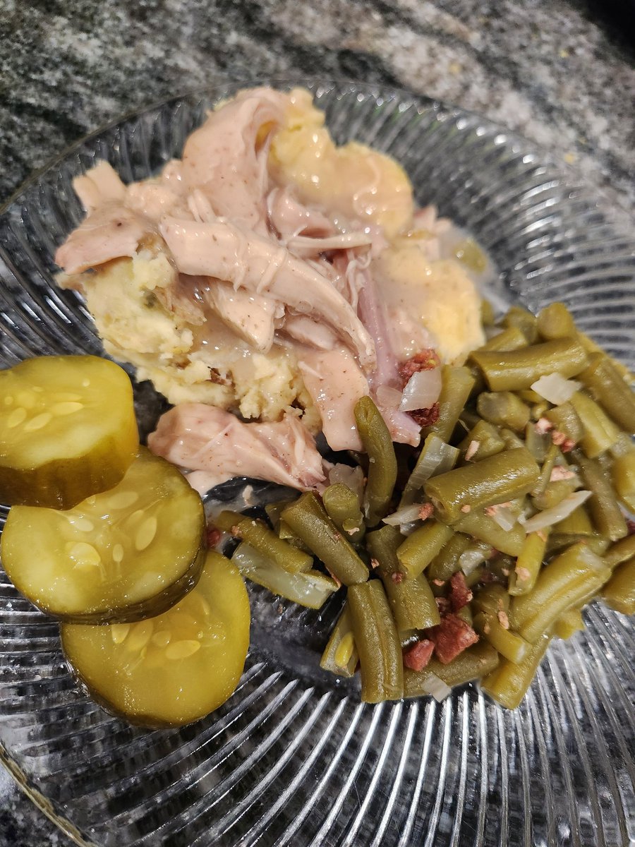 saltysquidswife's tweet photo. Sunday supper is on the table. Chicken and gravy over mashed potatoes, seasoned green beans, and bread and butter pickles. We are all going to sleep good tonight. #carbcoma https://t.co/8ycZDqGgT3