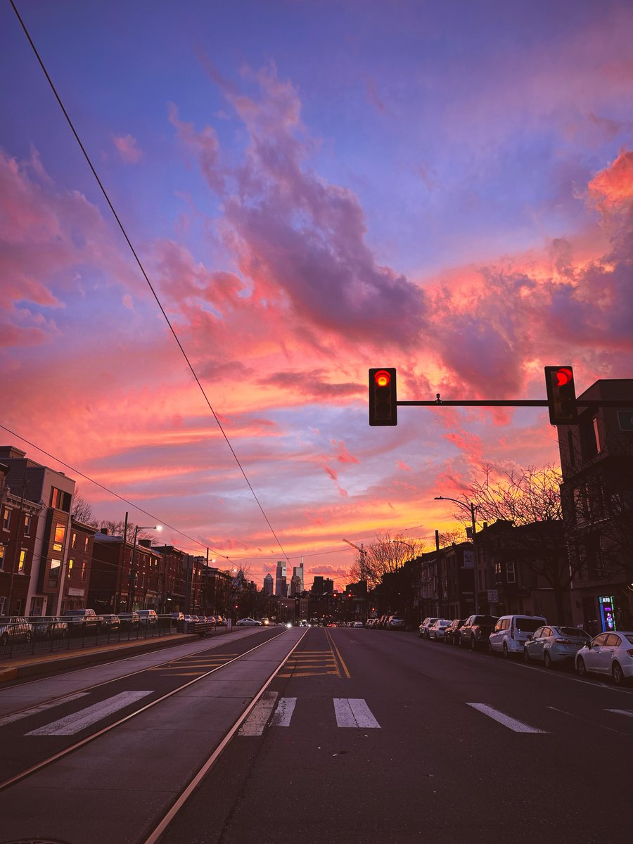 First 7pm sunset of 2026 here in Philadelphia. 65 degrees and feels better than ever. I could cry(I did). NEEDED THIS SO BAD