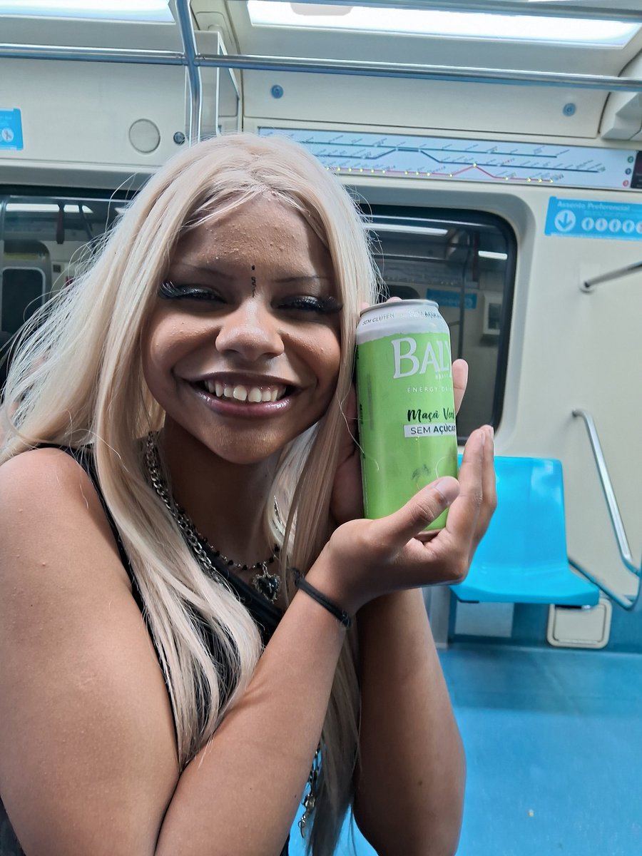 _kinderfeld's tweet photo. pina e o bally de maçã verde https://t.co/W8I8BOFdVj