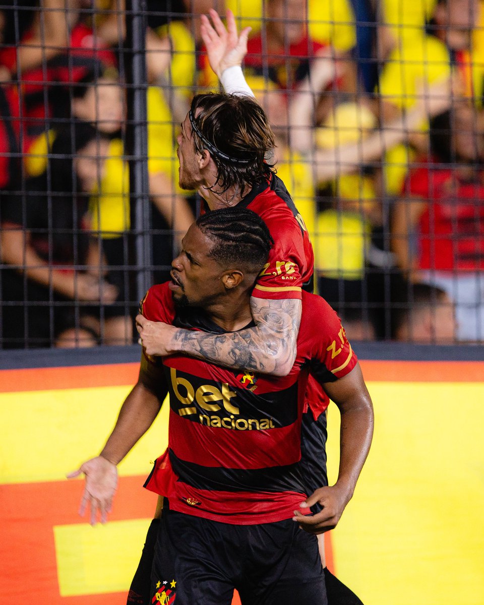 Meteu 4Gols na final!✅
Dançou o frescando✅
Deu tchauzinho pra torcida do Náutico✅
Relembrou o post do Pipoqueiro Sérgio chamando a ilha de "Chiqueiro"✅
Disse que vai usar o palco nos aflitos pra fazer a festa do título ✅

IURY CASTILLHO!