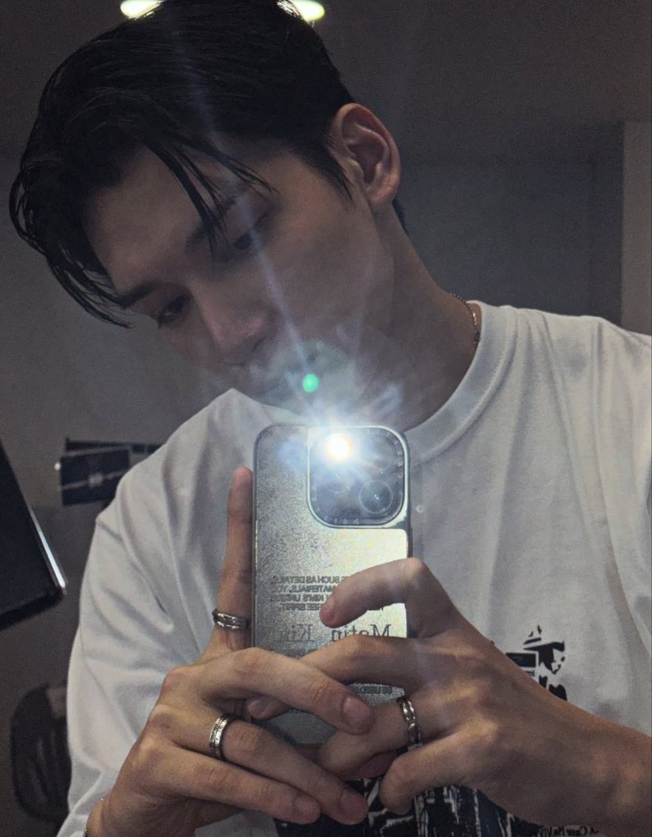 VIXX BASE tweet media