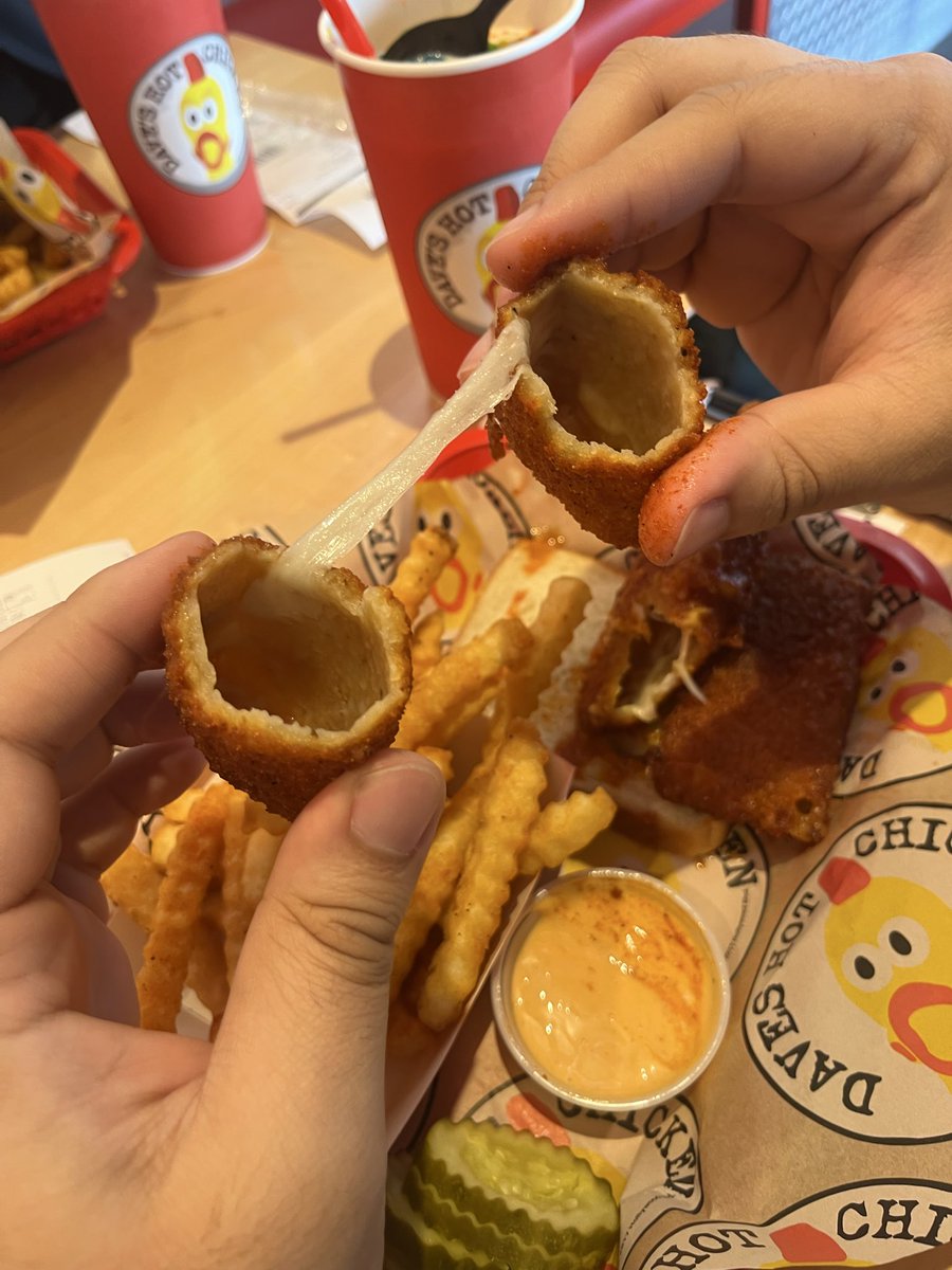 Catmos_'s tweet photo. @hotchickendaves what is this? This ain’t what I ordered…. https://t.co/ymdbXInYGI