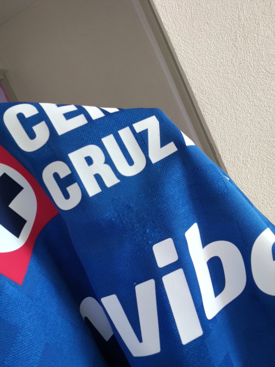 CarlosBar17's tweet photo. @Pirma_Oficial @CruzAzul a alguien más le ha pasado que a la tercera puesta se le hagan bolitas al jersey. https://t.co/OfFVYRKsrm