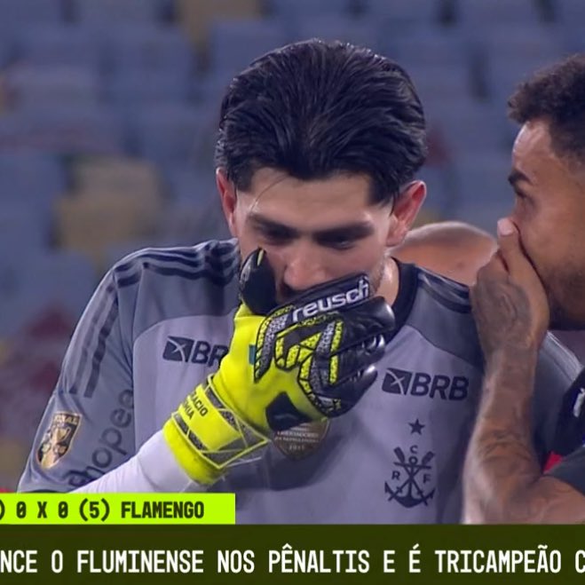 golsdobrasil1's tweet photo. "E olha, eu me atrevo dizer, o Flamengo teve inúmeros, enormes, grandes goleiros na sua história. Mas eu estou para dizer que eu acho que o Rossi é o goleiro mais decisivo, não é o melhor goleiro da história do Flamengo, mas eu acho que é o goleiro mais decisivo, pelo menos dos últimos 50 anos do Flamengo."

— Eric Faria, no Sportv.

📸 Reprodução/SporTV
