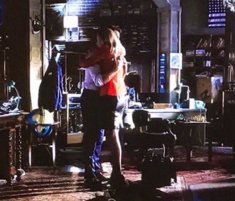 ChicadeeB's tweet image. “Since when did what I want ever stop you, Ms McInerney??” 

Clever boy,  knows how to get what he needs… 😉 (((🩷)))

@Eric_Mabius #KristintBooth 

#TBT #RenewSSD @MichelleVicary #POstables