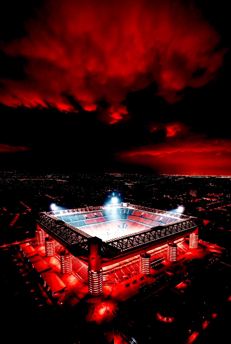 PBPcalcio's tweet photo. Milano per un’altra notte è rossonera🔴⚫️ https://t.co/jcqY0sOPek