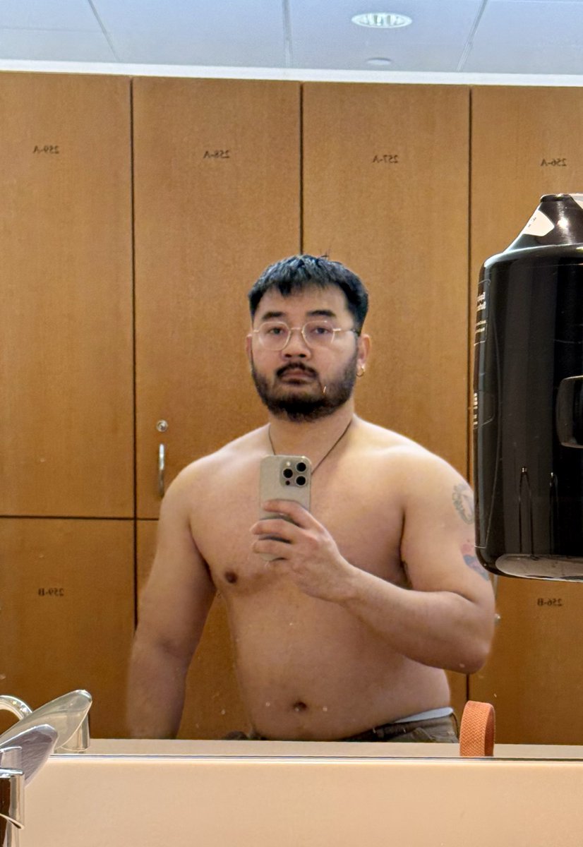 experime5's tweet photo. Bulk phase 💪🏼แบบจริงจัง แบบแดกไม่หยุด แบบแดกจนจะอ้วกกก ปีนี้ต้องได��ละนะกล้ามอ่ะ https://t.co/bjEEZJ5hn5