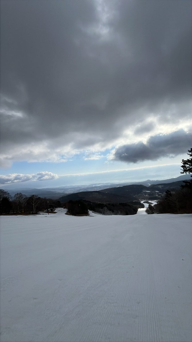 1127resort's tweet photo. 3/9
天気　曇り
気温　-3℃
積雪　50cm

昨晩から冷え込み、バーン固めです。
ゲレンデ下部も板走るのでお気をつけください！！
 #いいづなリゾートスキー場  #スキー  #スノボ  #長野  #ski  #snow https://t.co/QoI1TKGGey