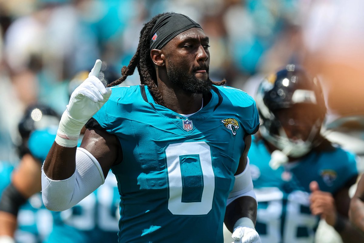 RollCoverage_'s tweet photo. NFL insider supreme @NFLFrascella says the Carolina #Panthers have the INSIDE TRACK on free agent LB Devin Lloyd 

81 total tackles
35 solo tackles
1.5 sacks
5 interceptions
7 passes defended
1 fumble recovery

Dan Morgan might have the #1 LB free agent 🫵 https://t.co/n6FBzvWRYE