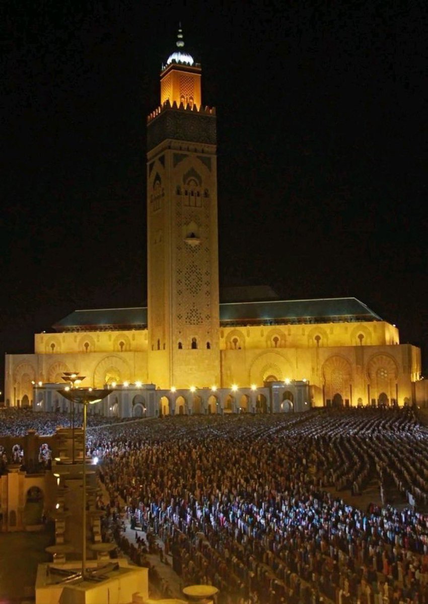 800 000 Musulmans au Tarawih à la mosquée Hassan II à Casablanca au Maroc.