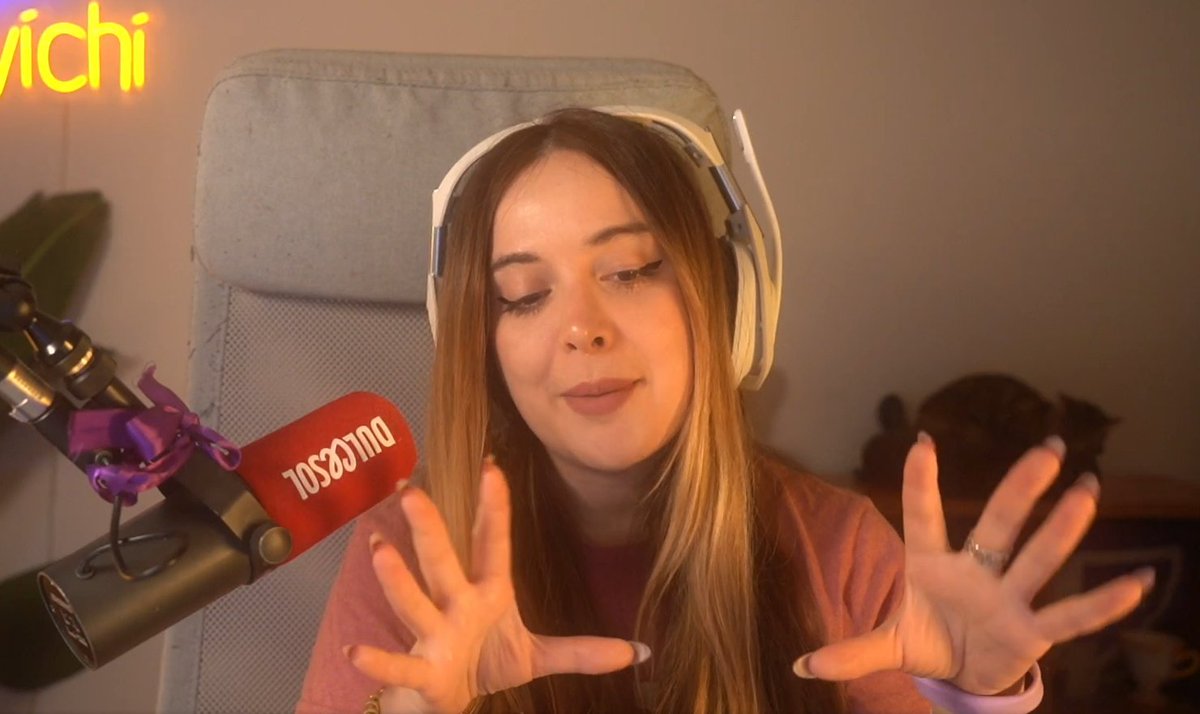 Modinoff_'s tweet photo. @Mayichii  Guten Nacht, me he divertido mucho en la transmisión en directo de este dia con el repo y el final de resident evil. Descansa, reina. Tomorrow with more and better. 🌸💜💜 https://t.co/Atj2daJLyJ