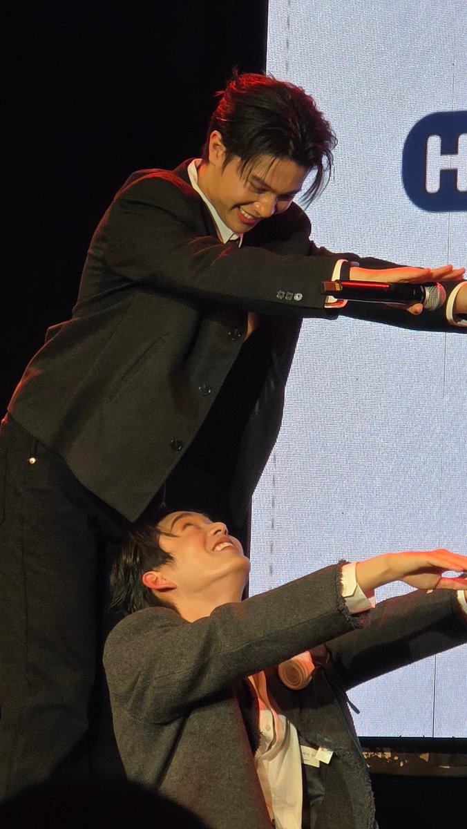 the look of love 🥺❤️💙

©️yusunflwr

WILLIAMEST SMILES NYC 
#PPWExNY #WilliamEst