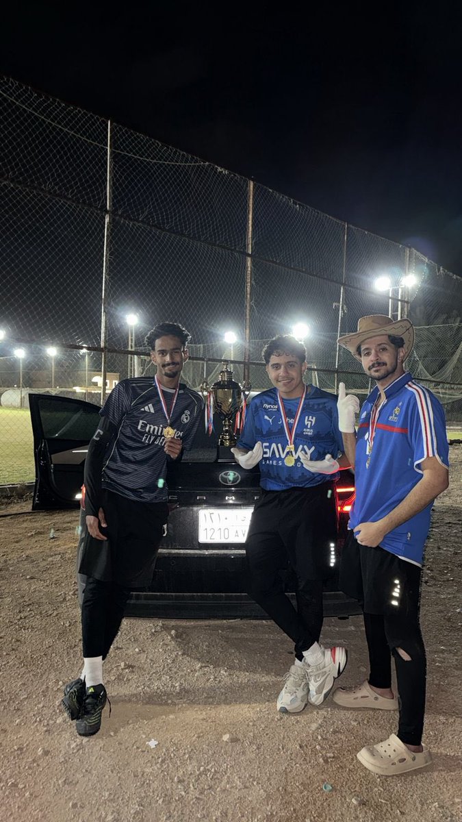 AaU7_'s tweet photo. فوز والبطوله لعيووونك خالوووو ☝🏼🥇🤍🤍
Los traemos de hijos ⚽😏🤠 https://t.co/eQz6niAE2g