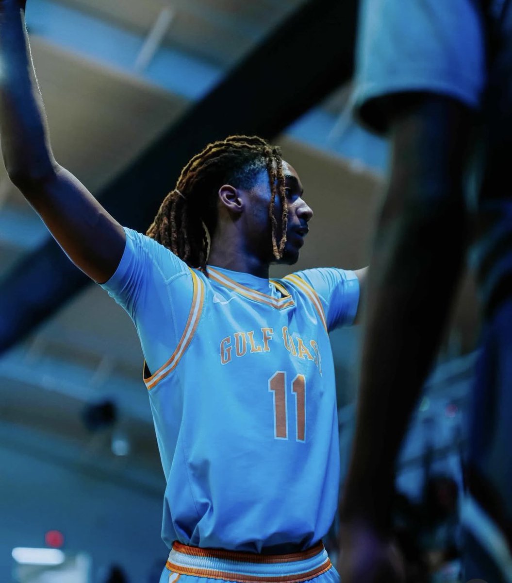 King George tweet media