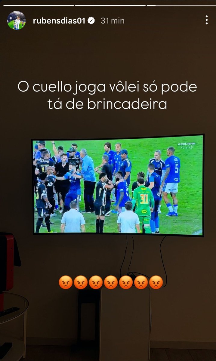 Falagalo13's tweet photo. 😬 Ex-Atlético, Rubens criticou a não utilização do argentino Cuello na decisão.

"O Cuello joga vôlei. Só pode tá de brincadeira"

#FalaGalo https://t.co/tz4wi58NdV
