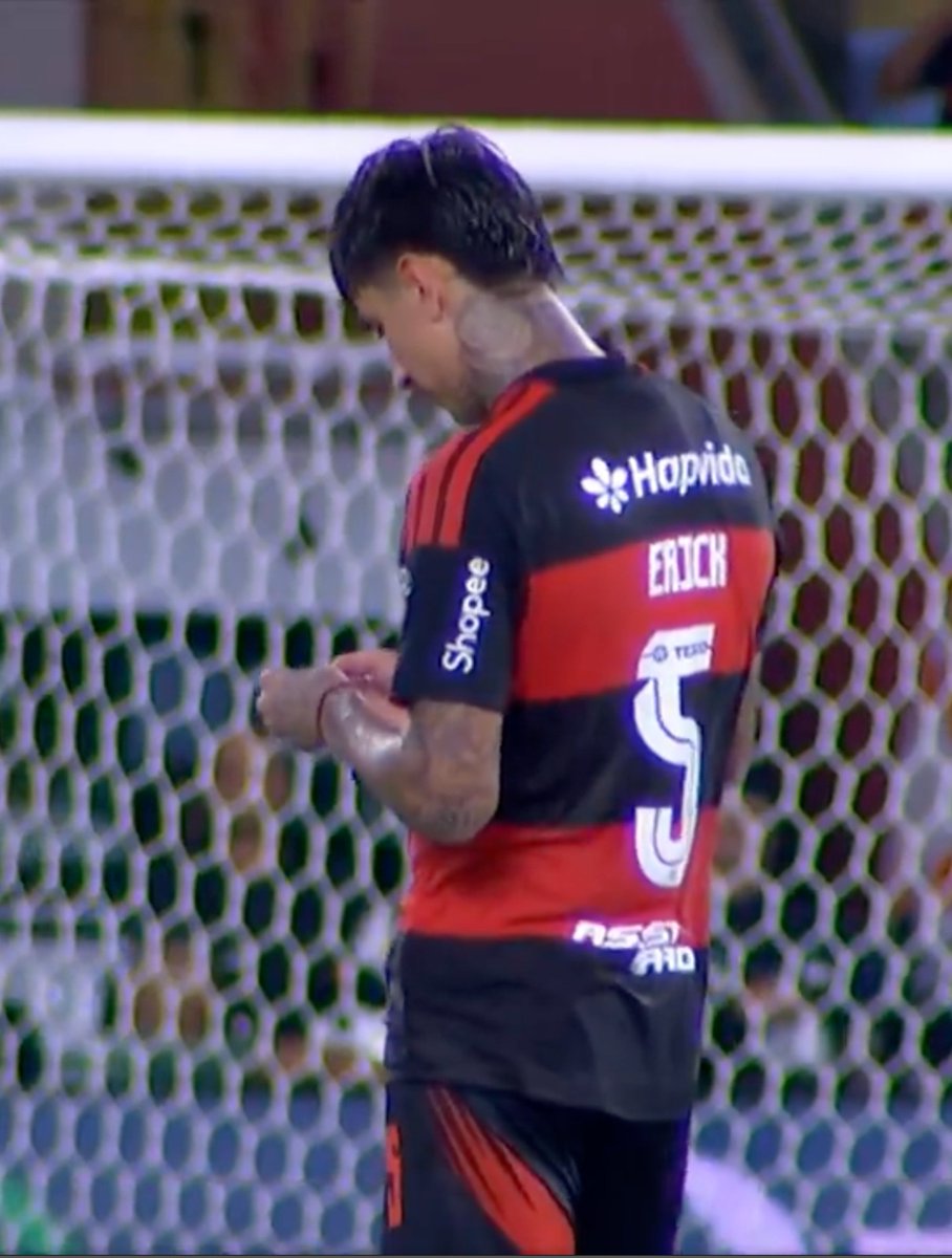 Flamengo_es's tweet photo. Ya sabemos qué decía la nota 🤭 https://t.co/98LMaEnlbl