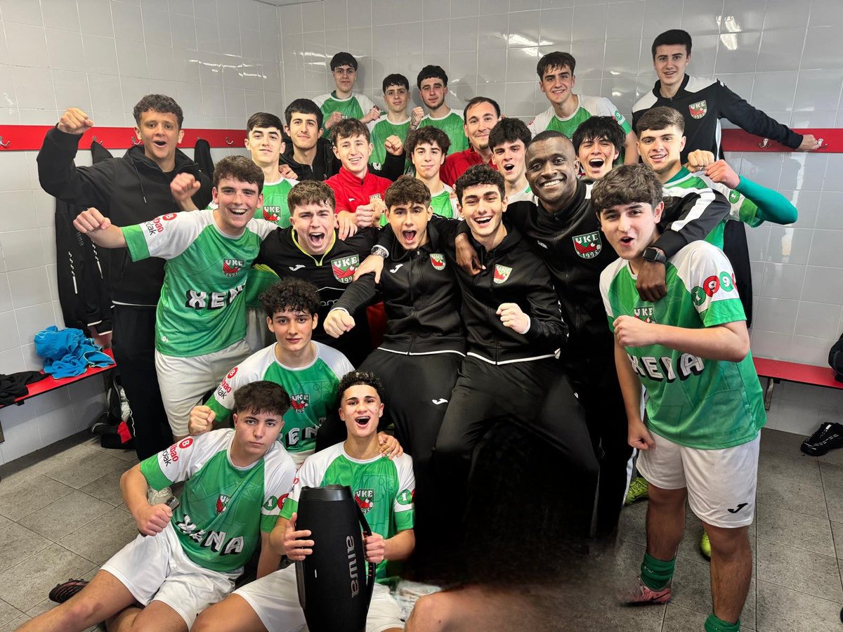 🚨Gure Gazteak A taldearen partida bikaina, jarraian laugarren garaipena lortuz! 💪⚽🔥
---------
¡Gran partido de nuestro Juvenil A, que consigue su cuarta victoria consecutiva! 

Begoña 'B' 2 Gazteak A 4

Gol-egileak:
Robledo ⚽️
Ezkurra ⚽️ ⚽️ 
Marcos ⚽️ 

Aupa Urre!!!💚🤍