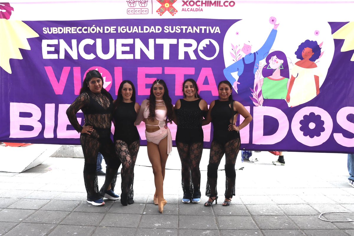 XochimilcoAl's tweet photo. 💜🙋🏻‍♀️✨ Xochimilco se pintó de violeta. 

En el marco del Día Internacional de la Mujer, la Alcaldía Xochimilco llevó a cabo el “Encuentro Violeta” en la explanada baja de la alcaldía, un espacio de encuentro, reconocimiento y reflexión para las mujeres de nuestra demarcación. https://t.co/ge8OJIuvQH