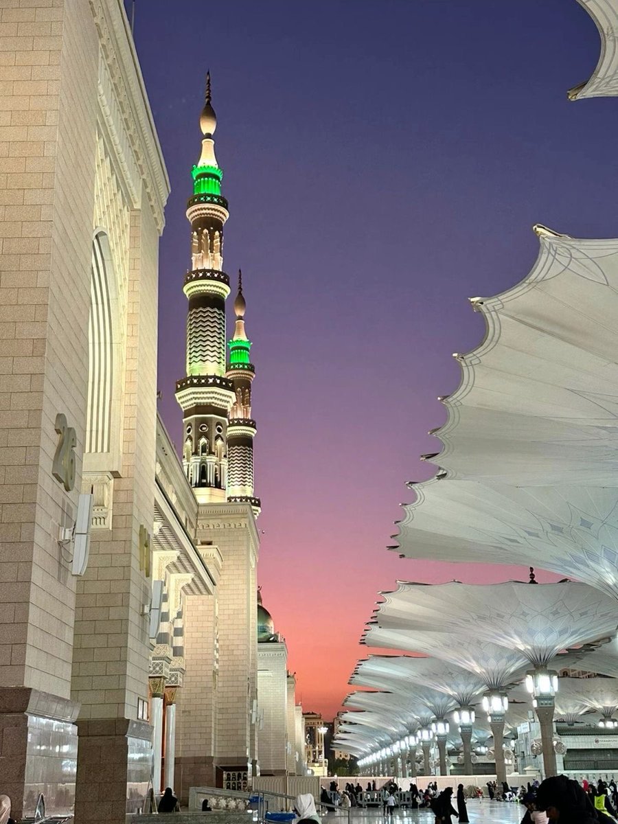 AqsaChaudhryx's tweet photo. Sunset in Medina. https://t.co/o2QSz2KA1G