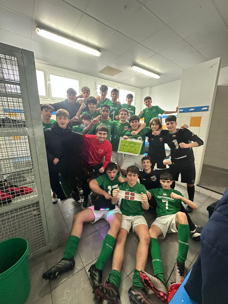 🚨Gure Kadeteak A taldearen garaipen handi eta oso garrantzitsua! 💪⚽
-------
¡Gran victoria importantísima de nuestro Cadete A!

Astrikoitz 'A' 2 Kadeteak A 5

 Gol-egileak:
Iker ⚽️ 
Asier ⚽️
Koki ⚽️
Paul ⚽️⚽️

Aupa Urre!!!💚🤍