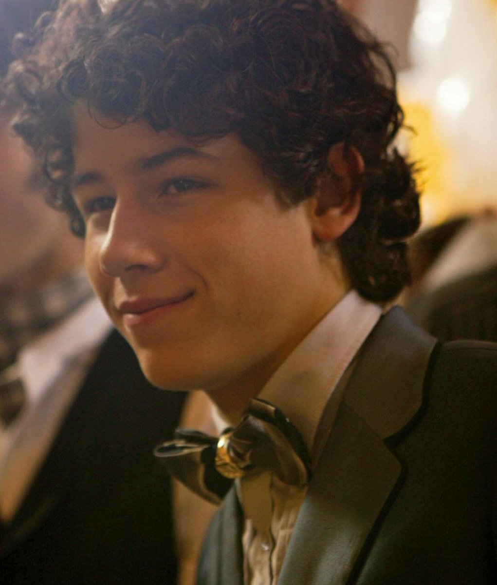 juli ✸ tweet media