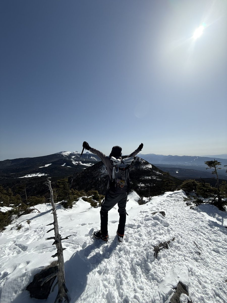 dassycamping's tweet photo. 雪山登山🏔️2度目は北八ヶ岳にある縞枯山��
八ヶ岳ブルーいただきました🫐
縞枯山荘かっこいい🛖

#3月9日
#3月の登山を写真4枚で振り返る https://t.co/o3sTrQj8JI