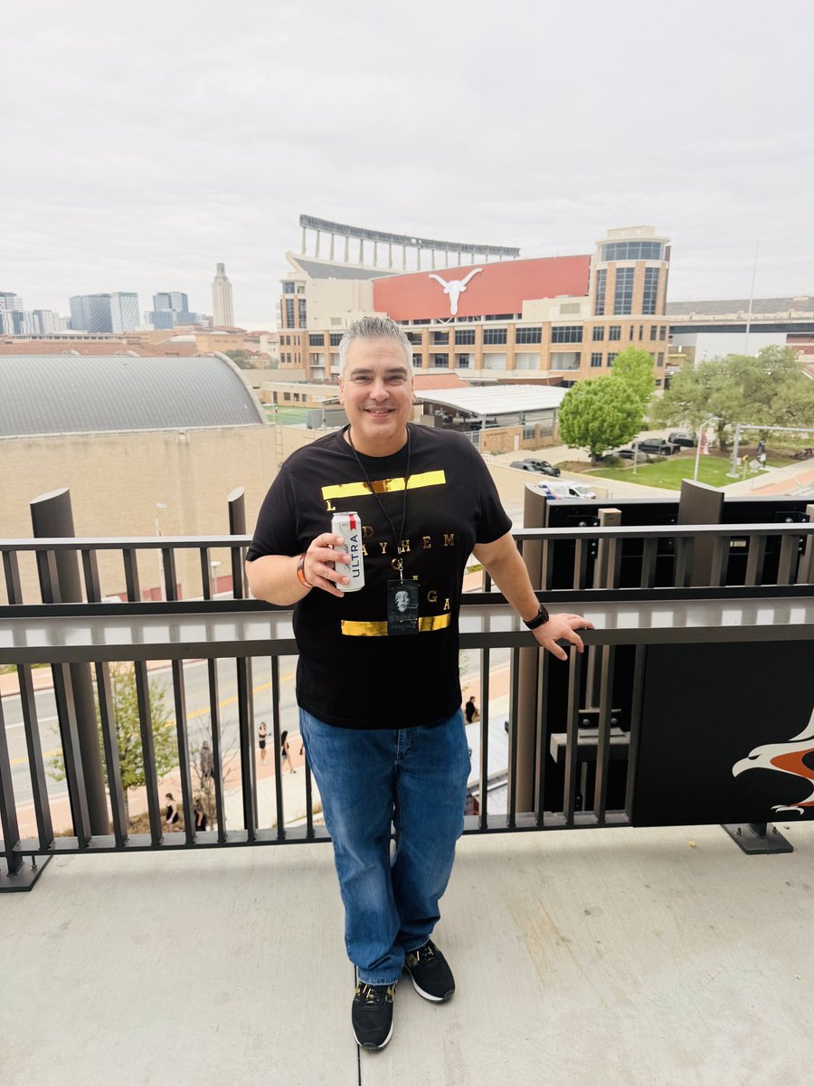 TonyBoy956's tweet photo. Lady Gaga concert tonight, but first some VIP lounge time ❤️❤️❤️❤️

#LadyGaga 
#AustinTx https://t.co/RiAbV4vQvV