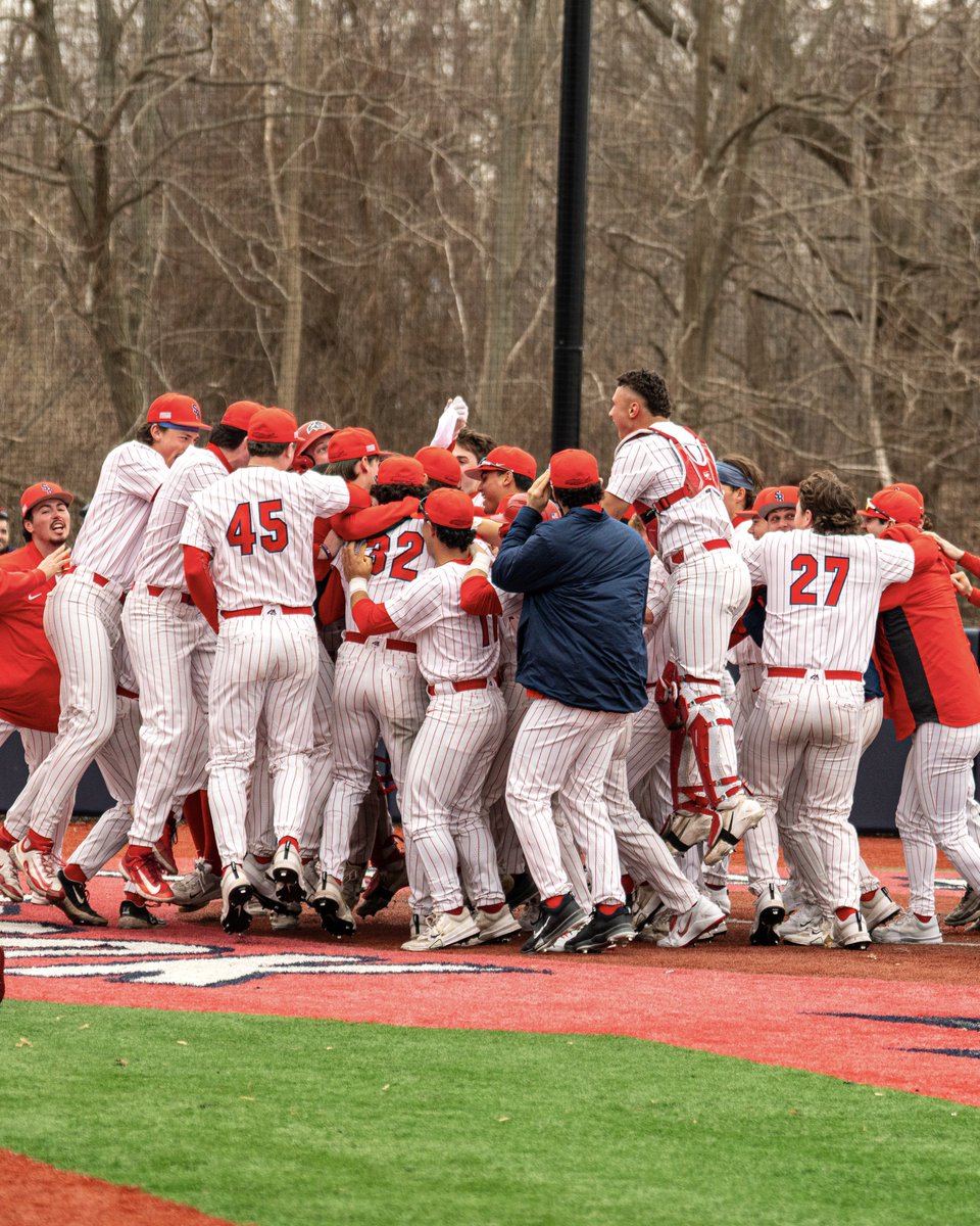 StonyBrookBASE's tweet photo. 🗣️ What a win! 

🌊🐺 x #NCAABaseball https://t.co/o0HMB5dDDh