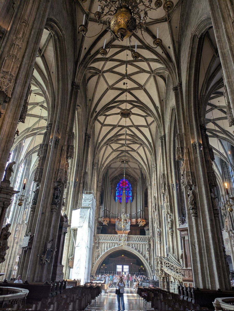 rollcabe2's tweet photo. シュテファン大聖堂 https://t.co/pKmer9r7gj