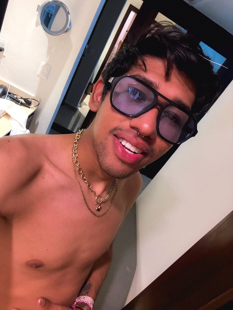 itsmalo97's tweet photo. Una normal pa que no crean que puro enseñar 🍆 https://t.co/Q5NwNc7oVv