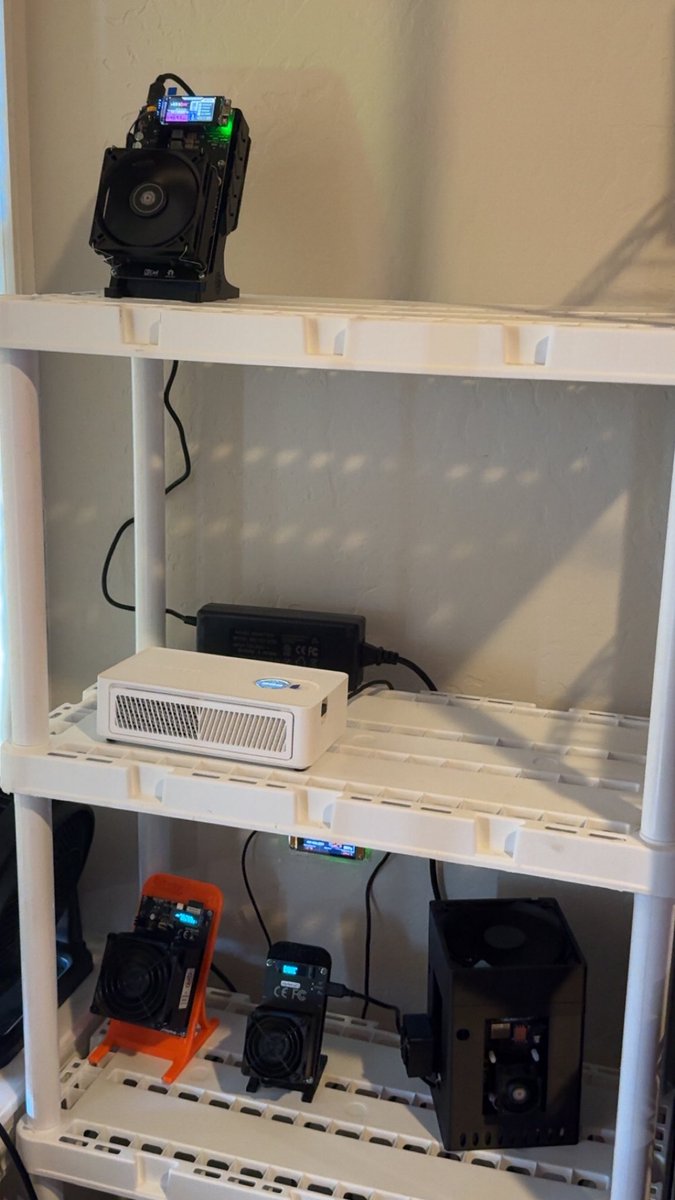 solocryptomine's tweet photo. I got some space to fill now, my wifes gonna be pissed 🤣 post your setup below 👇🏼 #SetupSunday #bitcoin #canaan #crypto #solomining #bitaxe https://t.co/VwH1LeeiUM