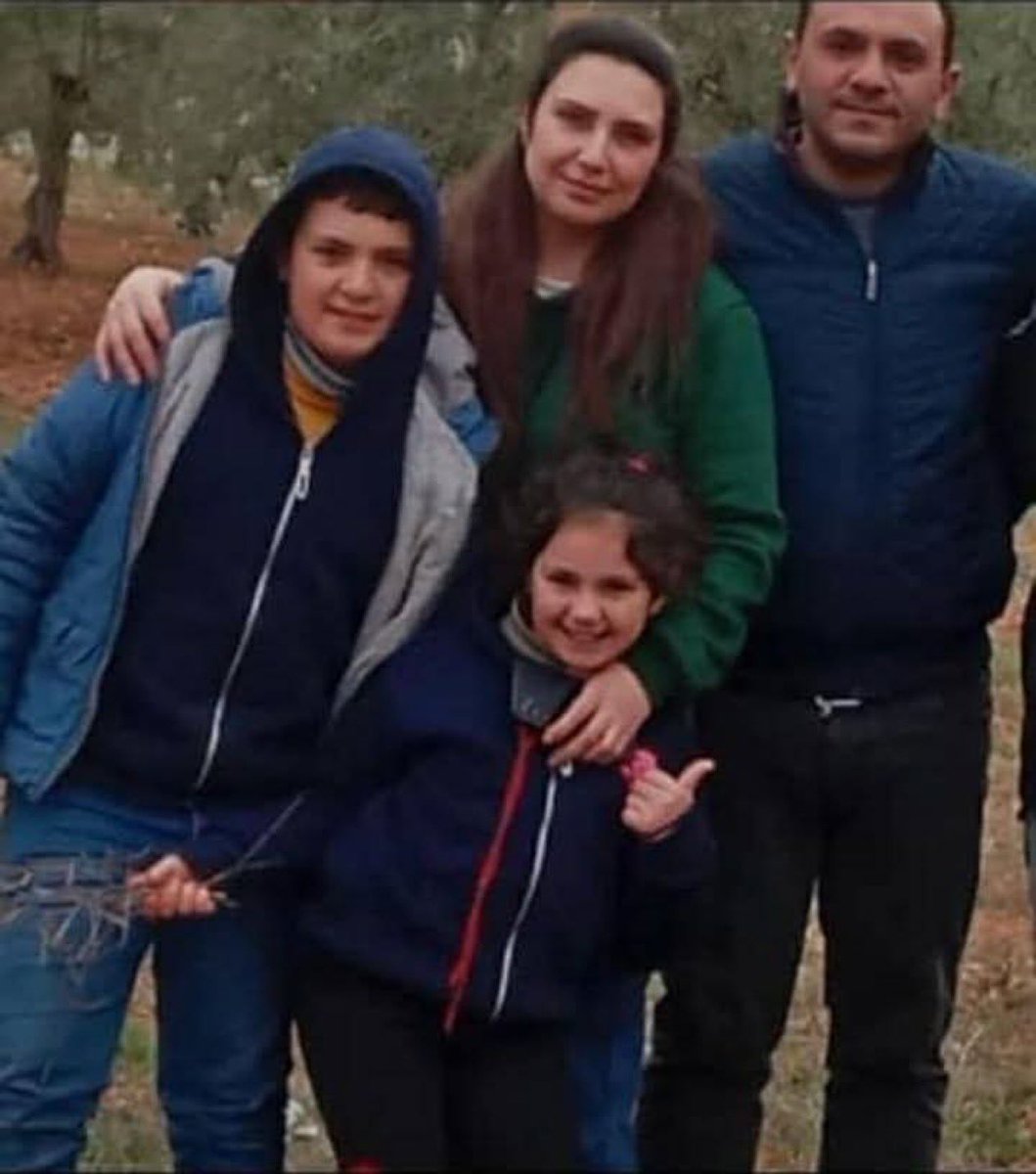KanaaAyoub's tweet photo. 🚨🚨An entire Kurdish family was killed by masked gunmen from the Golani militia in the al-Sabil neighborhood of Aleppo. They were martyred while attempting to return to Aleppo. The repeated and widespread acts of genocide committed against the Kurds are a grave injustice.
@amnesty @hrw @USAMBTurkiye @USEmbassySyria @UKforSyria