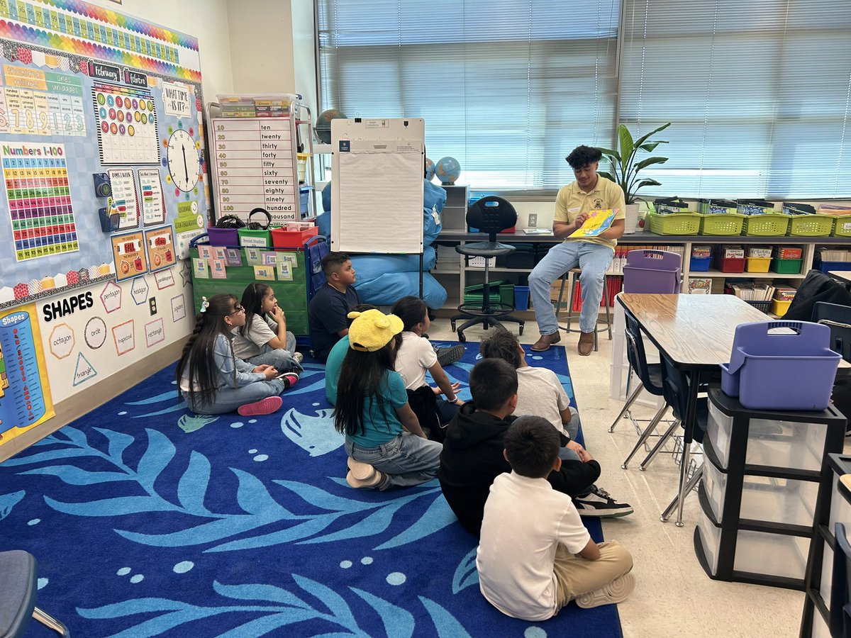 CoachPichardo's tweet photo. Kicking off Spring Break with ETW Boot Friday at #Central915’s Moreno Elementary for Read Across America. ETW Boys did a great job once again. Thank you Moreno ES for the invite once again!
#WeNeverStop
#ReadingIsEssential
#PantherFamily https://t.co/ZpZH1UysCx