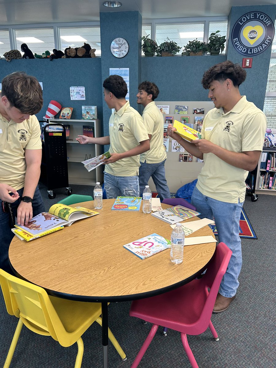 CoachPichardo's tweet photo. Kicking off Spring Break with ETW Boot Friday at #Central915’s Moreno Elementary for Read Across America. ETW Boys did a great job once again. Thank you Moreno ES for the invite once again!
#WeNeverStop
#ReadingIsEssential
#PantherFamily https://t.co/ZpZH1UysCx