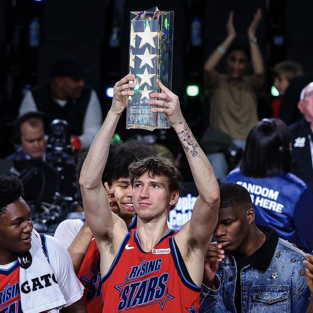 Matas Buzelis’ sophomore improvement:

2024-25:            2025-26:
8.6 PPG               15.3 PPG
3.5 RPG               5.5 RPG
1.0 APG                2.1 APG
0.9 BPG               1.5 BPG
57.1 TS%              59.3 TS%

📈📈📈📈