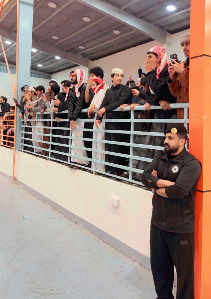 AreenClub's tweet photo. برعاية محافظ #ظهران_الجنوب حقق فريق الزعيم بطولة الدورة الرمضانية لكرة القدم للصالات والتي نظمها نادي #العرين وذلك بعد فوزة على فريق المرينجي بخمسة اهداف لثلاثة بضربات الترجيح ، وقدم المحافظ شكره لمنسوبي النادي على هذا التنظيم الرائع نثمناً الجهود الكبيرة التي بُذلت.
#أجاويد4 https://t.co/BytSlNOH5n