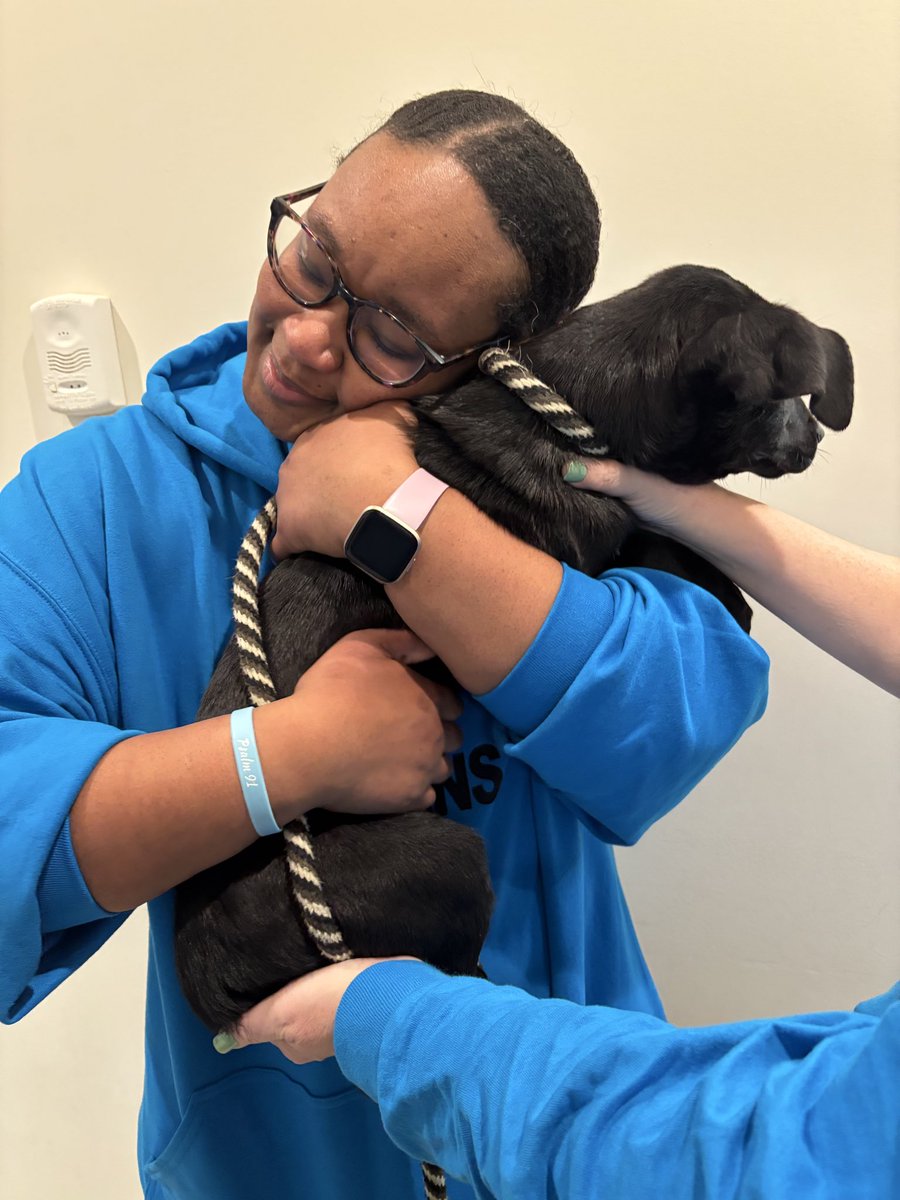 Brandyr4180's tweet photo. A little puppy loving yesterday! @TrevDon @TrevDonoFans #Pawsplace https://t.co/ItbsxZRfgq