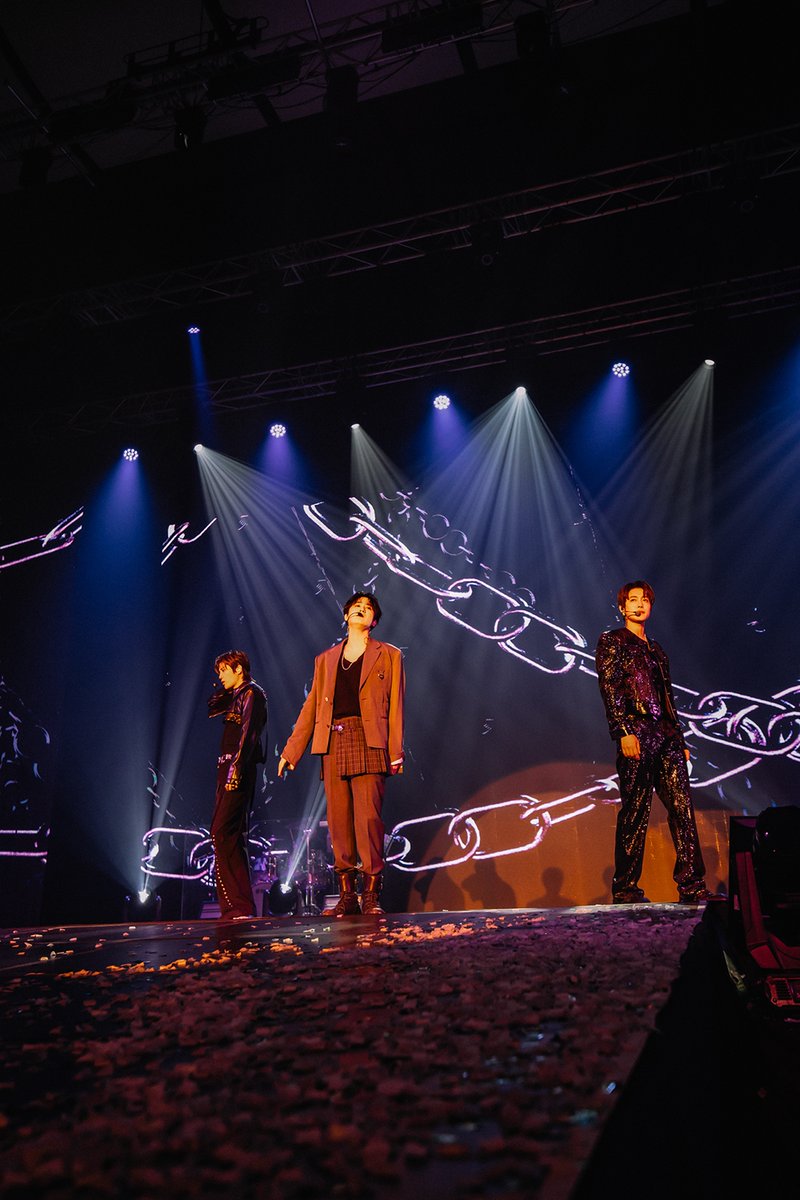 kbsworld_enter's tweet photo. FIVE O ONE, 월드 투어 앙코르 콘서트서 신곡 'Set It Off' 무대 최초 공개
FIVE O ONE, 데뷔 20주년 월드 투어 서울 앙코르 공연 성료

[사진: 헤네치아]

#파이브오원 #FIVEOONE https://t.co/rv32ozO5Ji