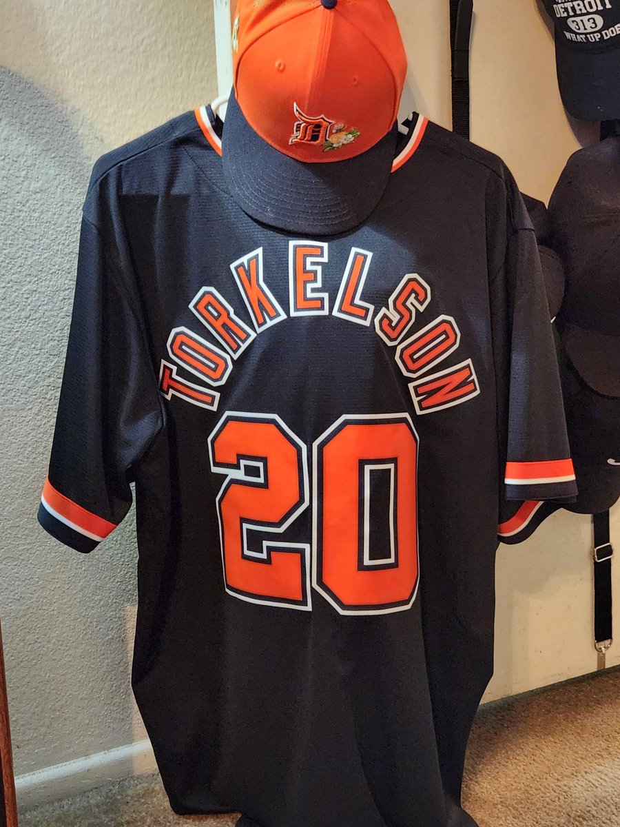 dclynick66's tweet photo. My first of a few Detroit Tigers ALT jerseys finally got delivered to me today ... 👍 #Tork #DNMW https://t.co/oJUsRkknUF