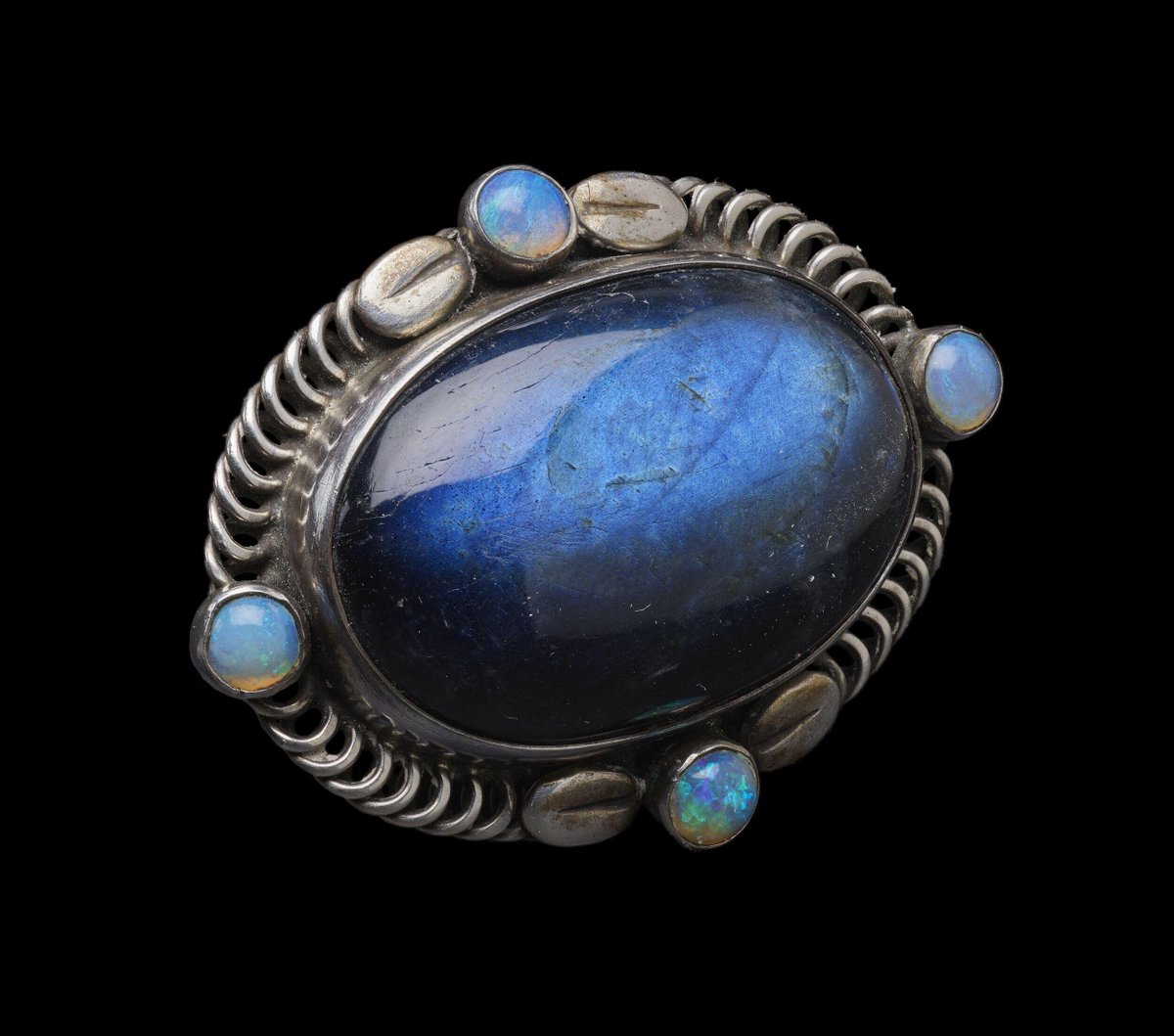 WikiVictorian tweet media