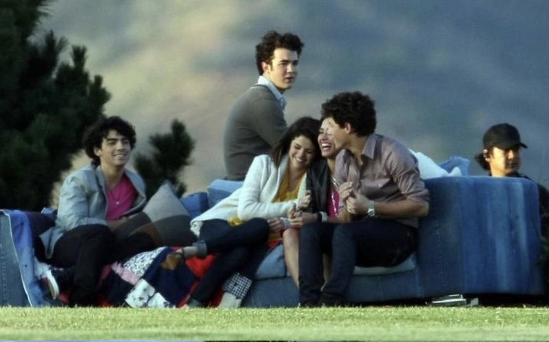 juli ✸ tweet media