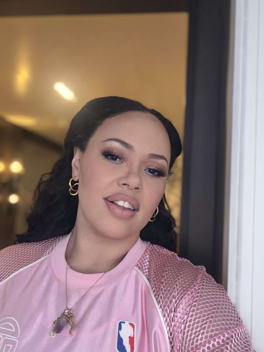 Ellie V ⚡️ tweet media