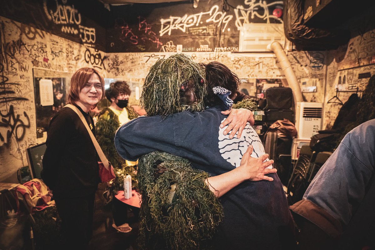 KANDARIVAS tweet media