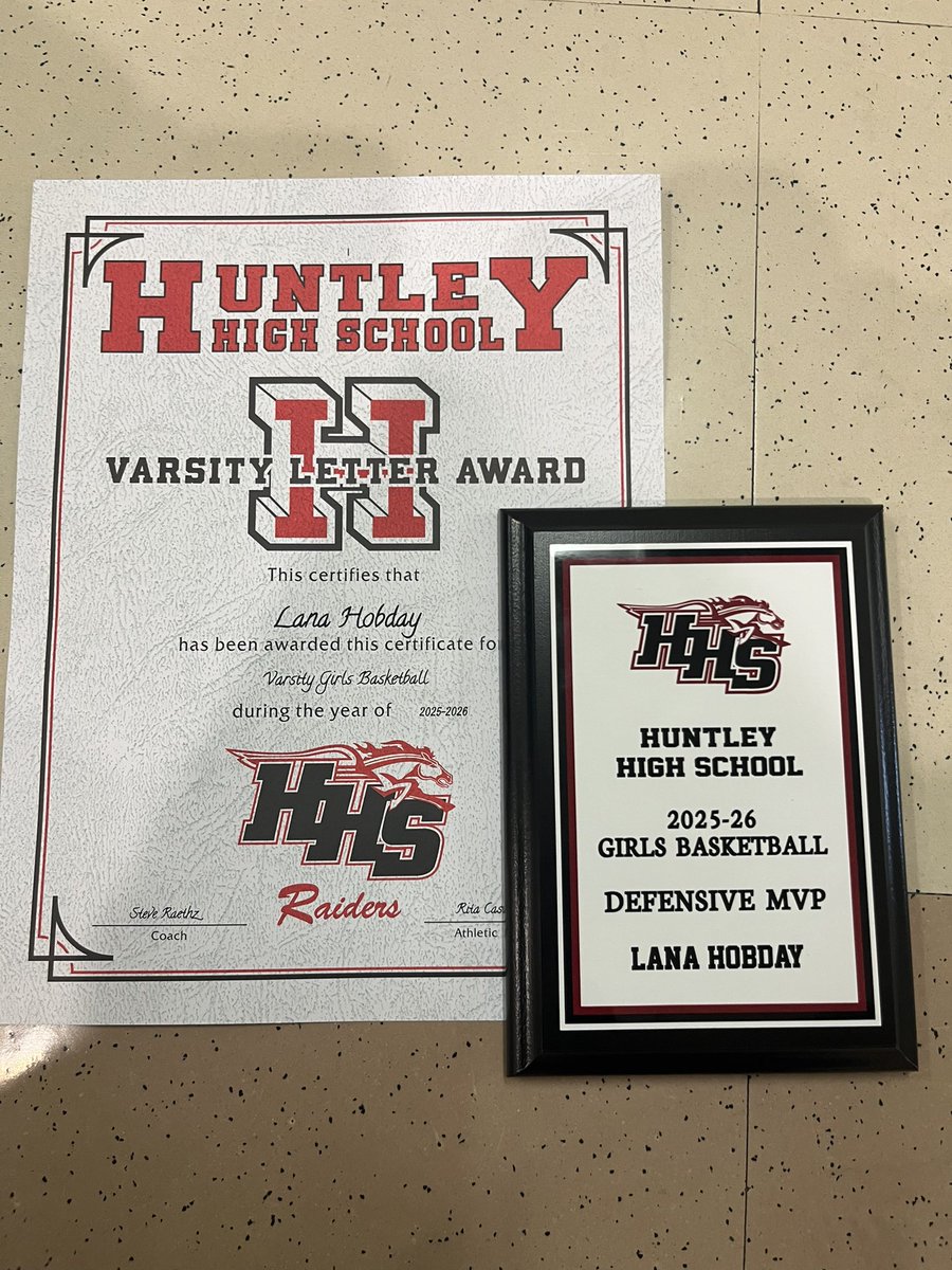 LanaHobday10's tweet photo. Thank you to my HHS varsity basketball coaches and my team for a great season and for voting me this years Defensive MVP 🏀. Next up softball! First game this Saturday 🥎 #1
@IMG_Carroll_09  @HuntleySoftball  @HuntleyGBB https://t.co/vGeDB6Pazl