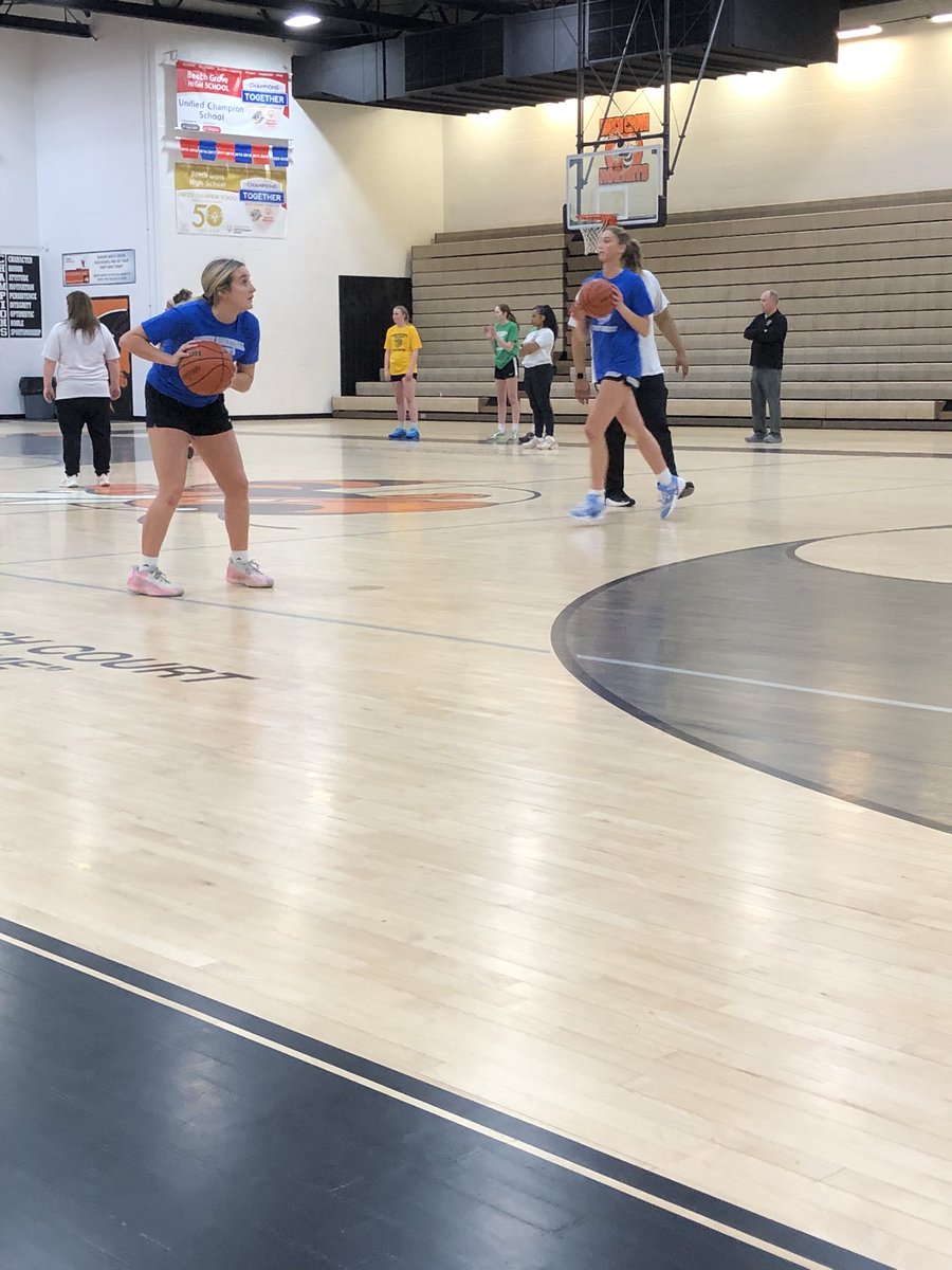 CodyDudley87's tweet photo. It was an honor to swing by Beech Grove HS today to watch @AdyKircher participate in the @HBBMagazine Senior Top 60 event! https://t.co/9ANGdI1BTI