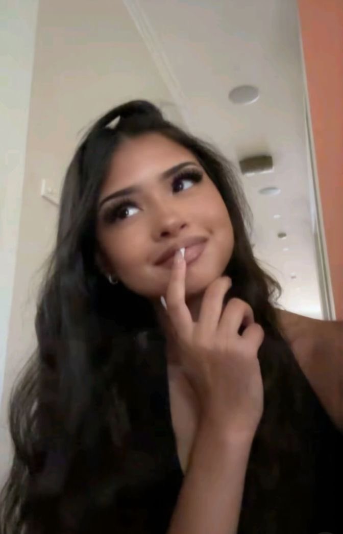 Vivienne tweet media