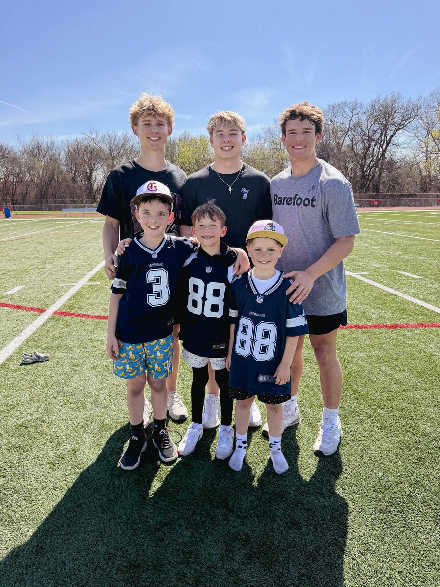 WIN_107's tweet photo. Love serving the community with my guys @kyeHsmith2 and Colten Williams #STANGCOMP107 @HunterGross_19 @coachrsmith12 https://t.co/8RWFxpv3AF
