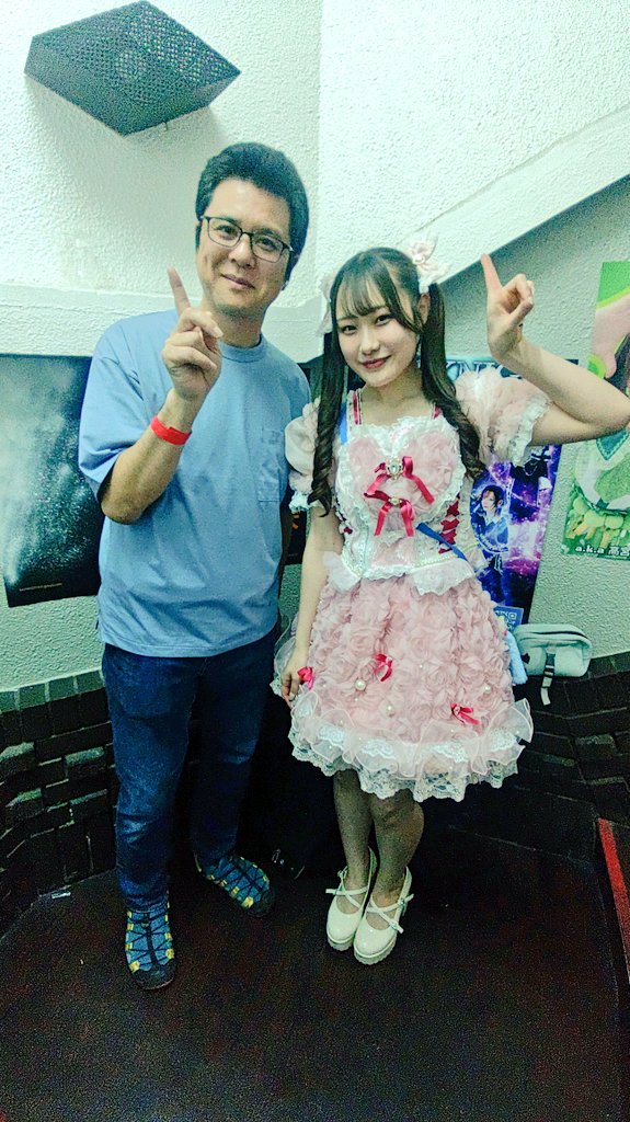cele_karakai's tweet photo. @kinu___093
#Relier #Relièr @Relier_info
Relierライブ終わってから今まで、落ち着いた時間取れなかったので今更になってしまってごめんなさい。

きぬさんのRelierデビュー行ってきました。
緊張してるのひしひし伝わって来た。
てんはろ曲は完全新規だし、
ビビきたッ!!曲は冬華さんパートを覚えなければならない。
そして初めて冬華さんがいないステージ。
そりゃ緊張するよね。
がんばりました！
またいくねー！