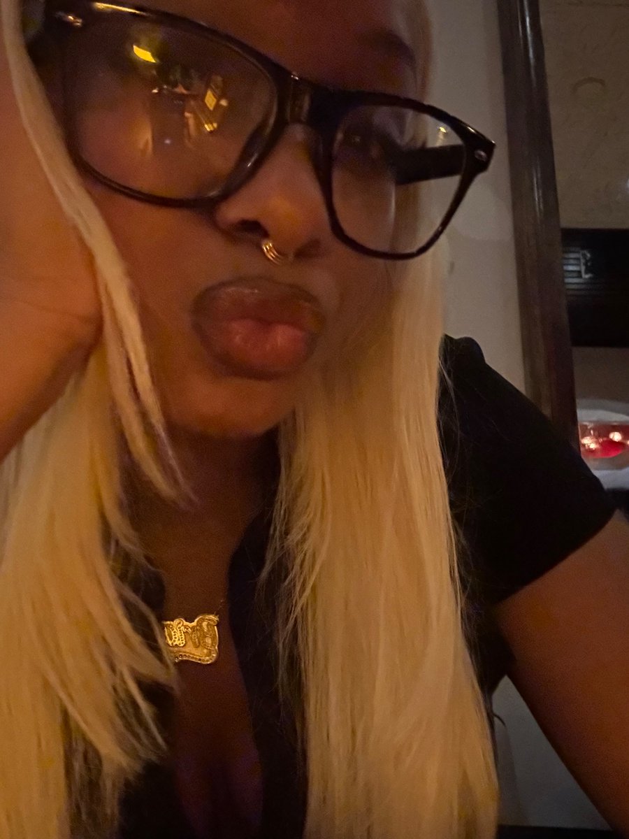PrincessSaniyra's tweet photo. homework slave ?the queen doesn't wanna do any more work for this semester https://t.co/V7M3oV2ntm