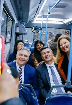 Tarde y mal, como es costumbre, se conoce q los otros prestadores tomará c/u un corredor, pero con una cantidad muy distinta de unidades lo q impactará seguramente en las frecuencias de esos y los otros corredores, de dnd se sacarán los colectivos.
Así terminó Llaryora-Passerini.